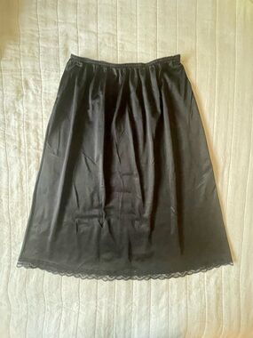VTG Warner's Black Half Nylon Slip - Sleek A-Line Silhouette Medium